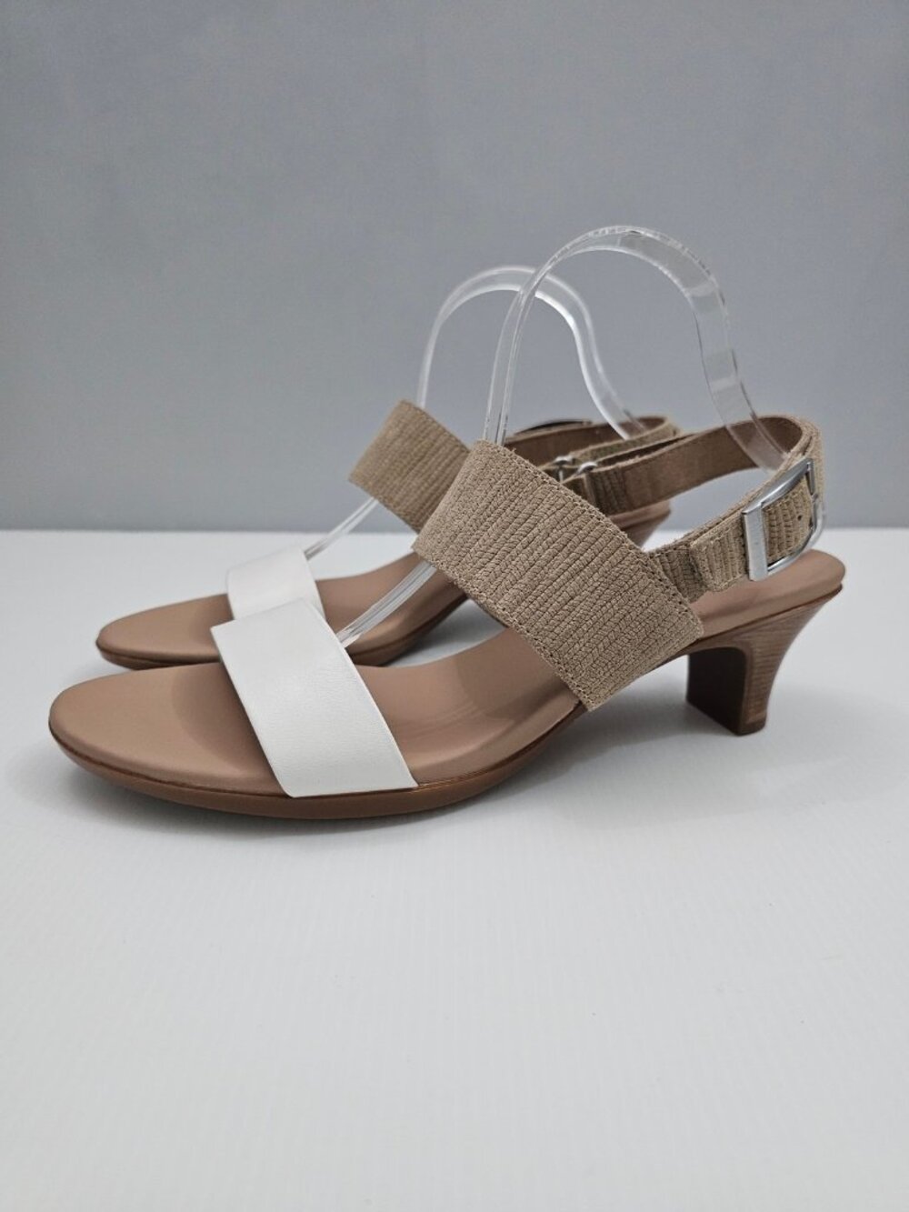 Munro Livia Slingback Sandals White Tan Leather Kitten Heel Comfort Womens 11.5